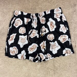 Black Seashell Print Women's Shorts